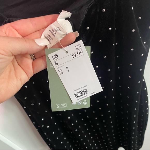 Black Velvet Dress - Picture 3 of 3